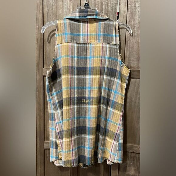 EUC Gilded Intent Raw Edge Sleeveless plaid flannel shirt. - Picture 2 of 2